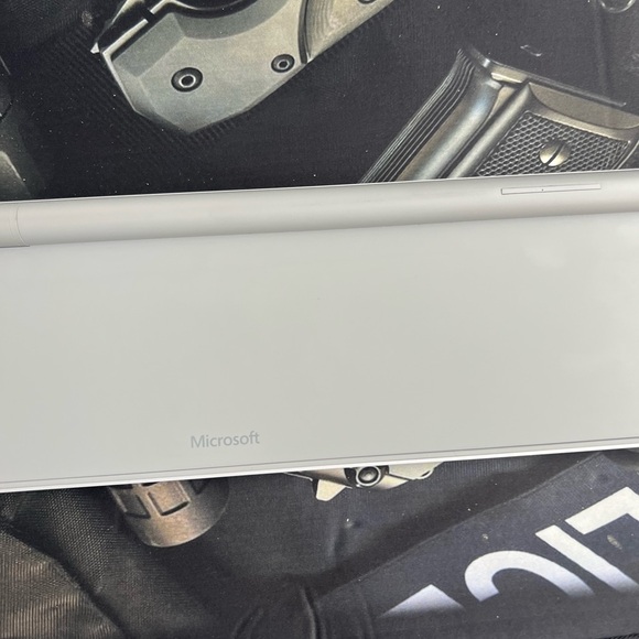 Microsoft Surface Keyboard - Wireless - Bluetooth - English (US) Smartphone - Picture 8 of 9